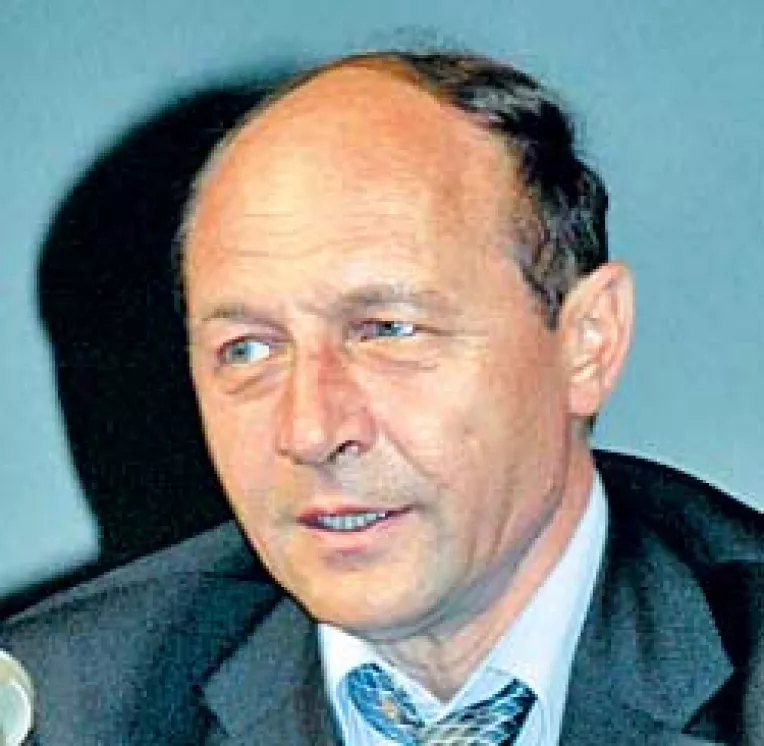 Basescu, somat de PNL sa promulge Legea pensiilor