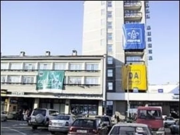 Batalia afiselor electorale s-a intetit pe ultima suta de metri