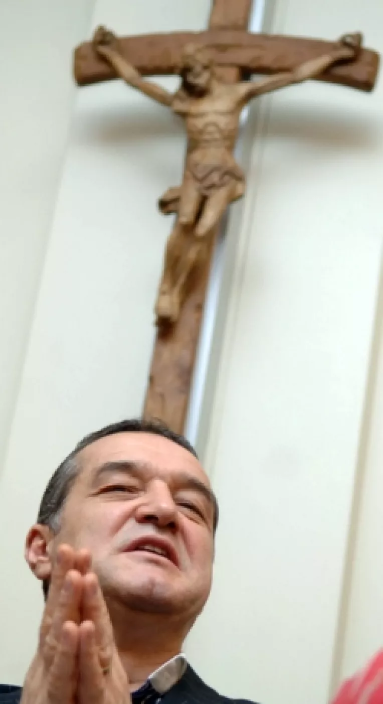 Becali: "PSD sa foloseasca apa sfintita si mir impotriva magiei PD-L"