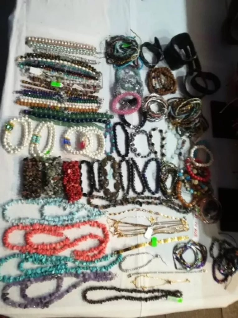 Bety Bijou din Bucuresti: "La targul de la Piata Amzei, am adus bijuterii handmade din pietre naturale semipretioase!"