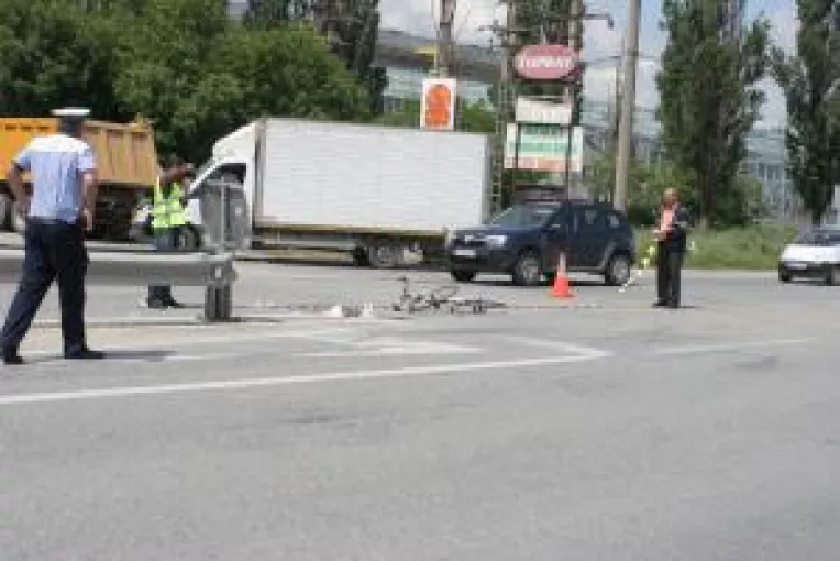 Biciclist ranit grav la Isalnita