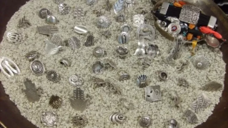 Bijuterii haioase, manusi, fulare si rochii tricotate la The Hippie Hippie Shake

