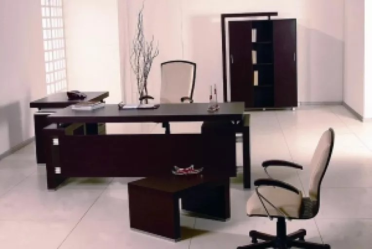 Birou de boss, doar pentru o ora
