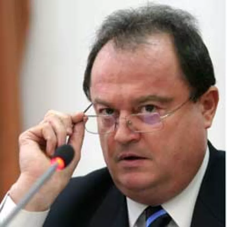 Blaga il da in judecata pe Ciuvica