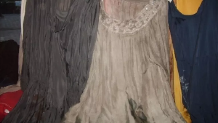 Bluze pictate, din matase naturala, dublate cu bumbac, la standul Catalinei Marinescu