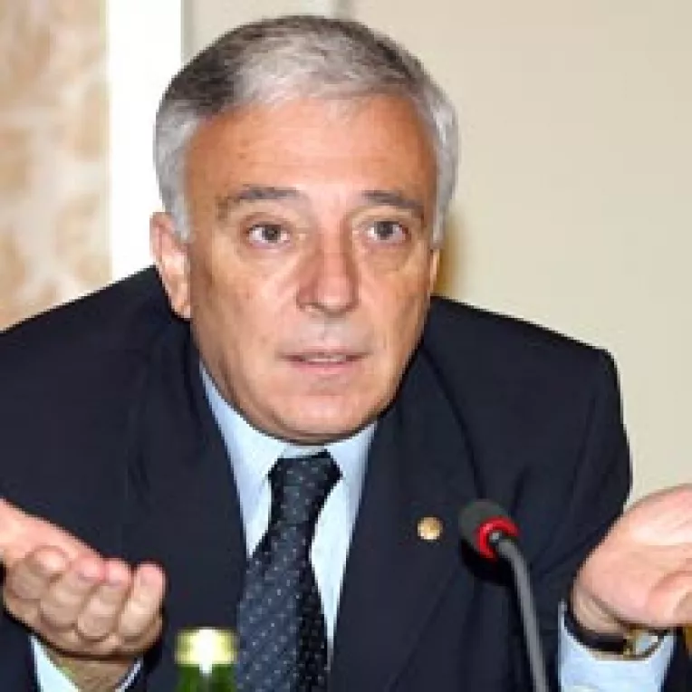 BNR joaca alba-neagra cu inflatia