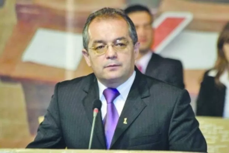 Boc nu exclude discutiile despre majorarea pensiilor
Ordonanta care ingheata salariile se aplica pana la sfarsitul anului