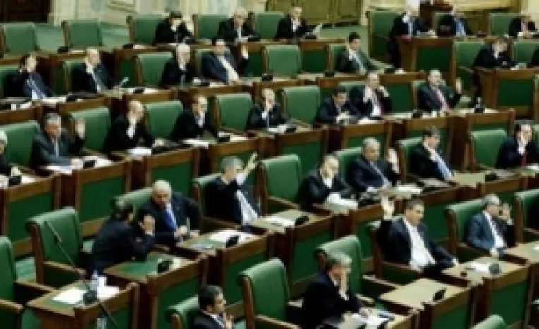 Boicot la Senat: Din 69 de senatori ai PDL, UDMR si UNPR, 26 au absentat iar 43 au parasit sala