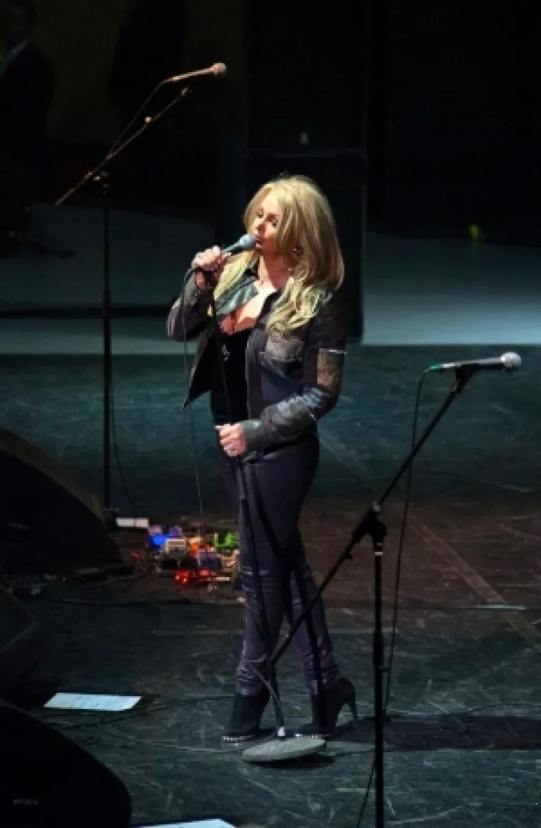 Bonnie Tyler, intr-o forma de zile mari pe scena Salii Palatului de la Bucuresti