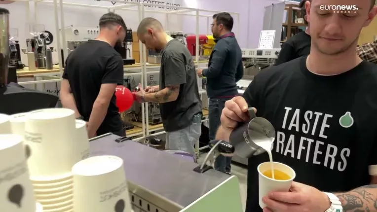 Cafeaua se scumpeste. Comerciantii trebuie sa majoreze TVA-ul, dupa o scapare legislativa