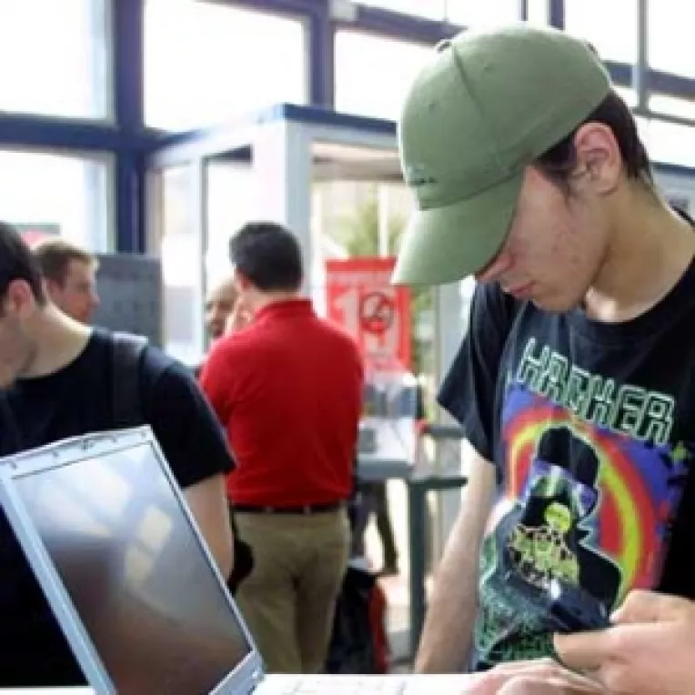 Calculatoarele personale, printre cumparaturile preferate de romani
