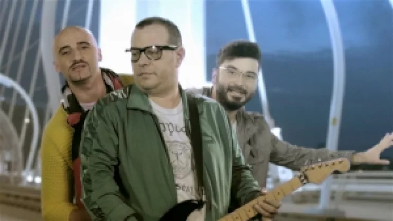 Calin Goia si Gabi Constantin de la Voltaj iti dau intalnire in Camera din Fata