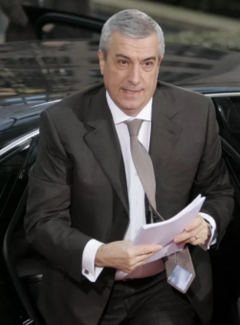 Calin Popescu Tariceanu "Membrii Guvernului sunt pur si simplu blocati si timorati din cauza initiativei presedintelui, care a trecut pe post de prim-ministru". Prima parte a interviului din Romania Libera