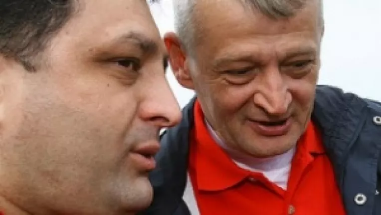 Candidati pentru un nou mandat: Vanghelie la sector, Oprescu la Capitala