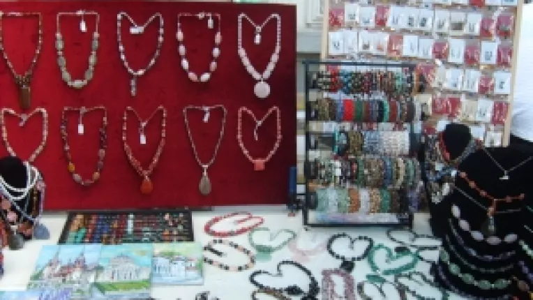 Carmen Bere: "Am adus la targul hand-made bratari din chihlimbar!"