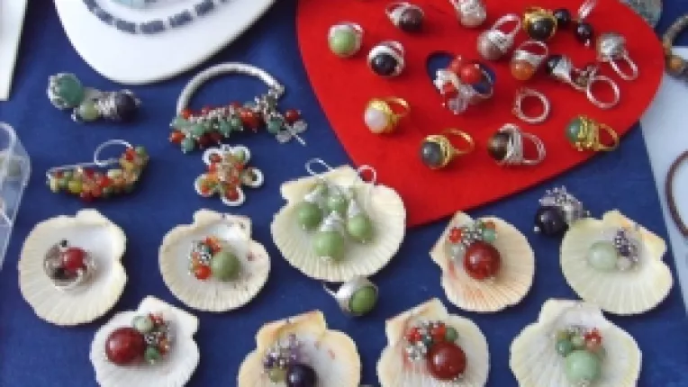 Carmen David: "Cand creez bijuterii, ma inspira natura si pietrele!"