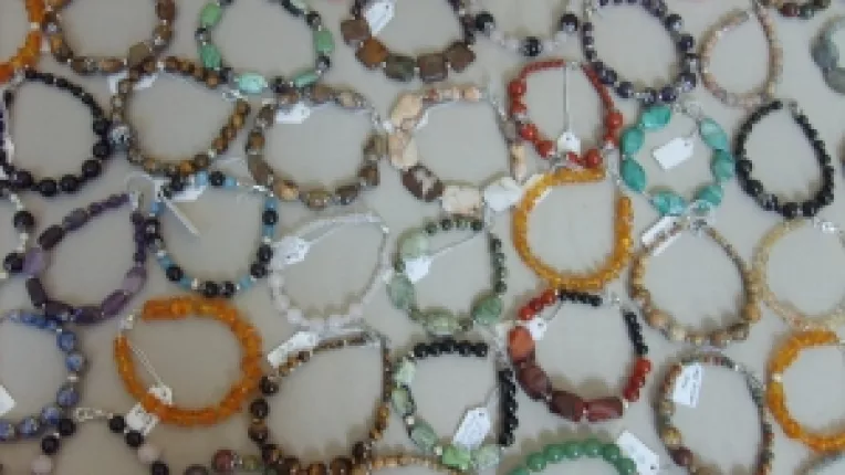 Carmen si Iulian Bere: "Inele din argint cu rubin inzoisit si bratari talisman!"