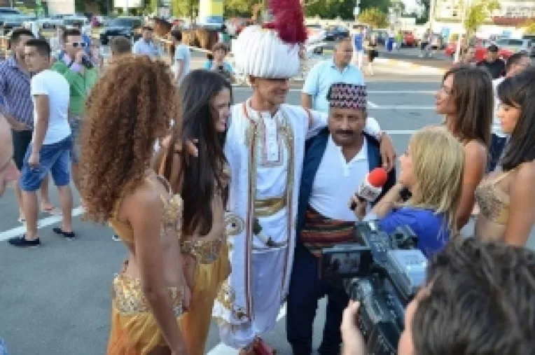 Carnavalul de la Mamaia : Radu Mazare s-a costumat in Suleyman Magnificul