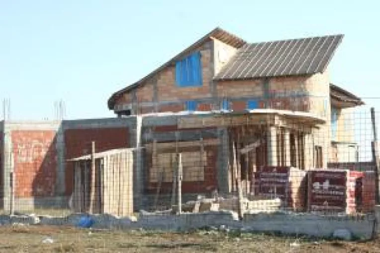 Casa boiereasca sau vila moderna?