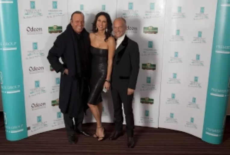 Ce au in comun Ramona Badescu si Julio Iglesias? 