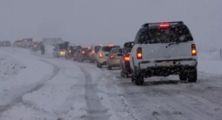 Ce trebuie sa faca soferii surprinsi de viscol in trafic