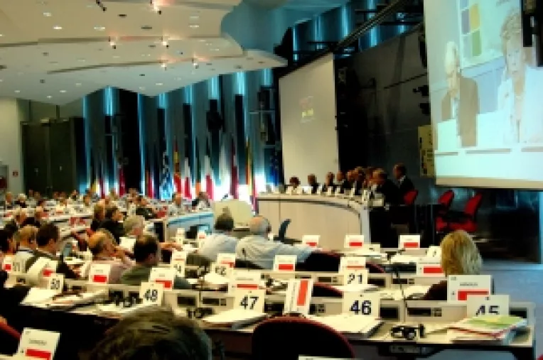 CE va face miercuri o recomandare Romaniei privind evitarea unui deficit bugetar prea mare