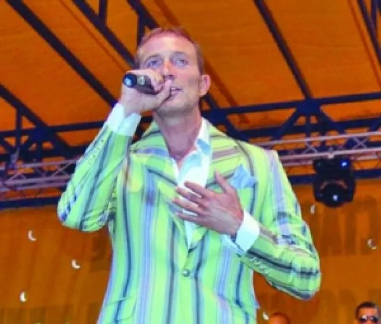 Cel mai bine imbracat politician,
Radu Mazare : "Basescu e un manechin innascut"