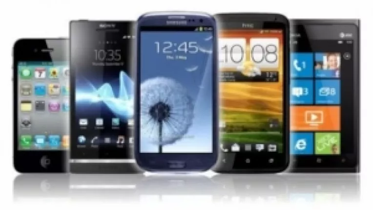 Cele mai bune smartphone-uri: Samsung Galaxy, S4 HTC One si  Nokia Lumia 920