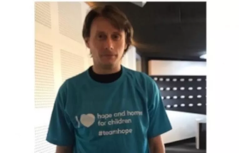 Celebrul actor Marius Manole va alerga 10 kilometri la Semimaratonul Bucuresti pentru a ajuta copiii familiei Horia sa ramana alaturi de parintii lor