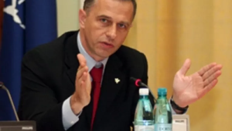 Cererea de revocare a lui Mircea Geoana a fost semnata de 48 de senatori ai PD-L