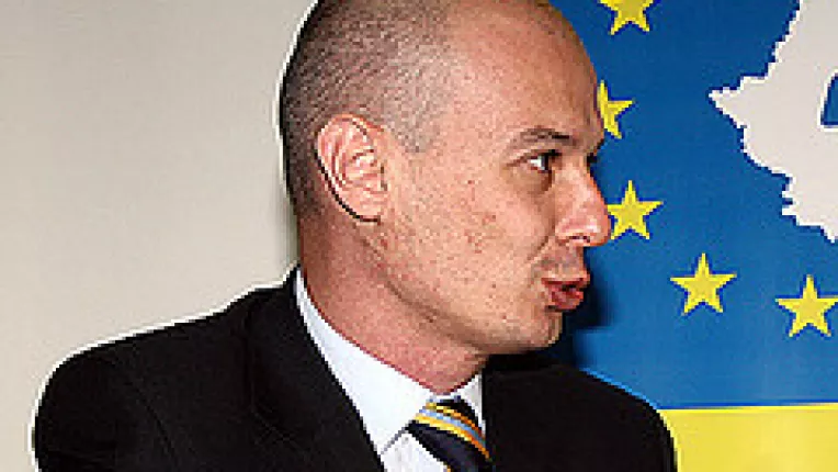 Cezar Preda crede despre Bogdan Olteanu ca e "un mare gunoi politic"