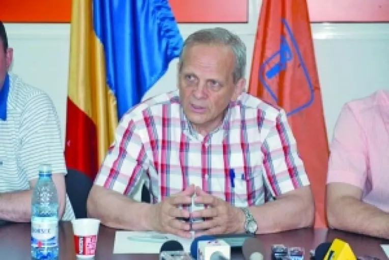 Chiar daca PDL si PSD "se mai impung", Theodor Stolojan: "Coalitia functioneaza admirabil"