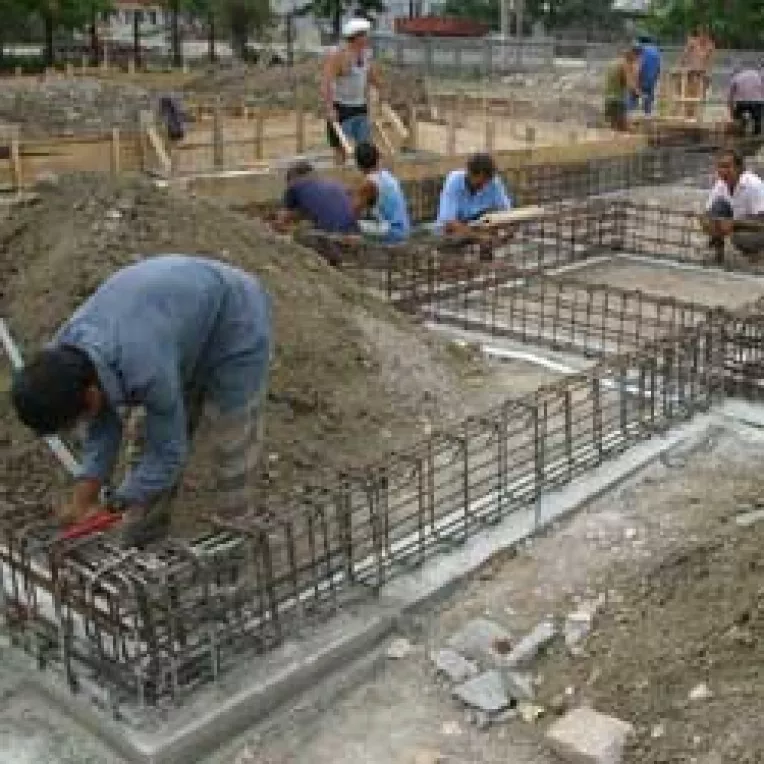 Chinezi si ucraineni invadeaza santierele de constructii romanesti