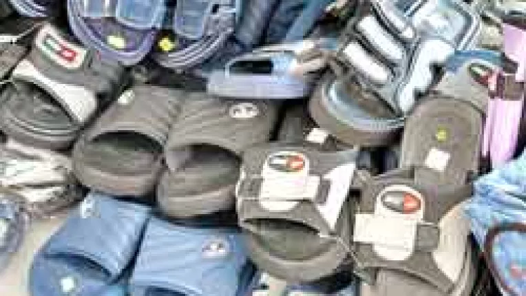 Chinezii le-au dat romanilor papucii