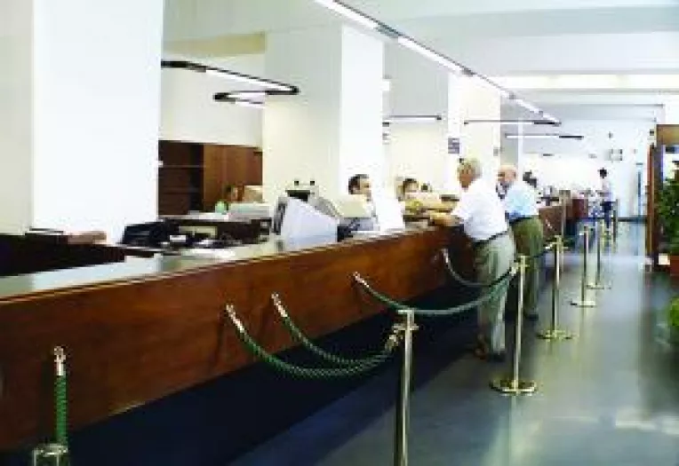 Comisioane bancare aberante - 43% din credit