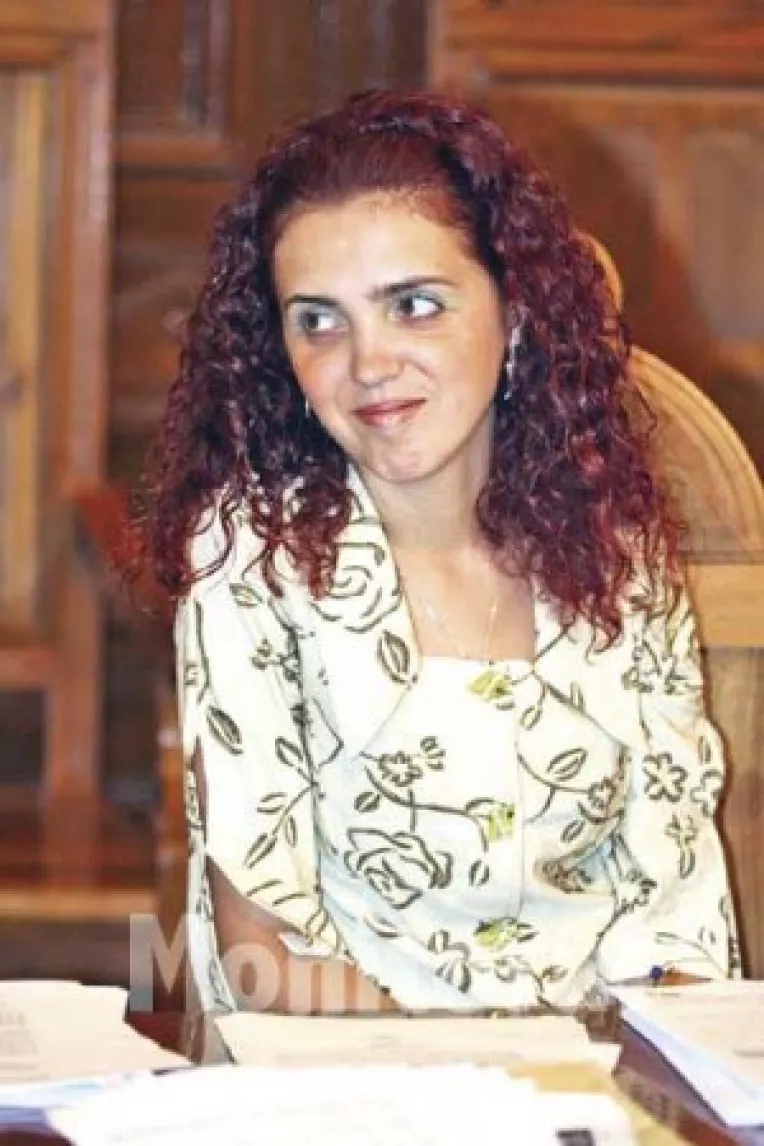 Conservatoarele il ataca pe Toader