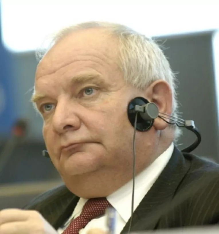 Conservatorii britanici si cei cehi se retrag din PPE