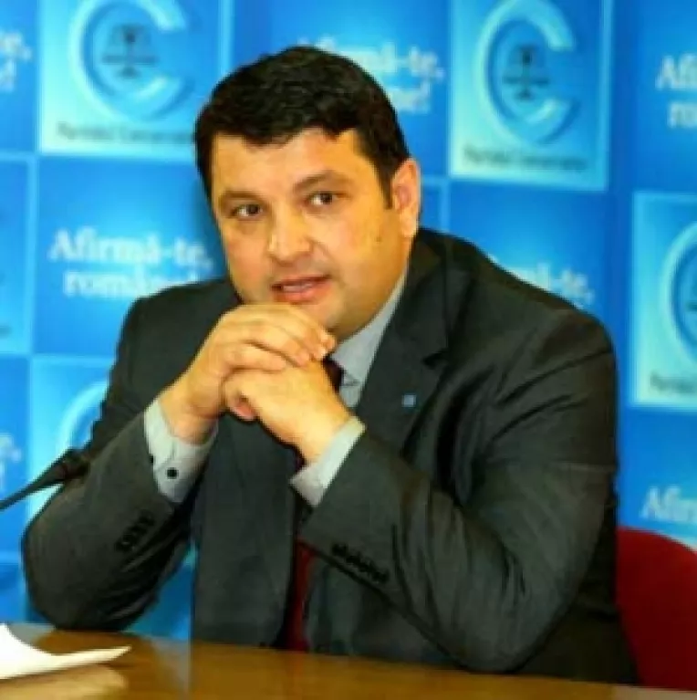 Conservatorii: Mai e putin si tot Cabinetul Tariceanu se va muta la DNA