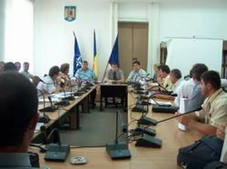 Consilierii locali ne dovedesc inca o data ca voteaza dupa cum bate vantul