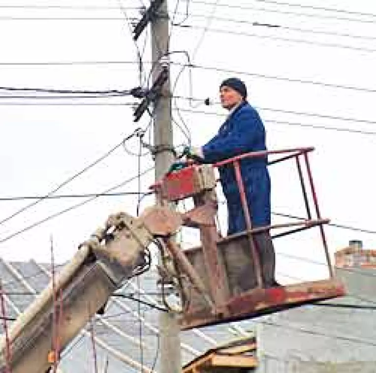 Consumatorul roman se afla la cheremul monopolului distributiei de energie electrica