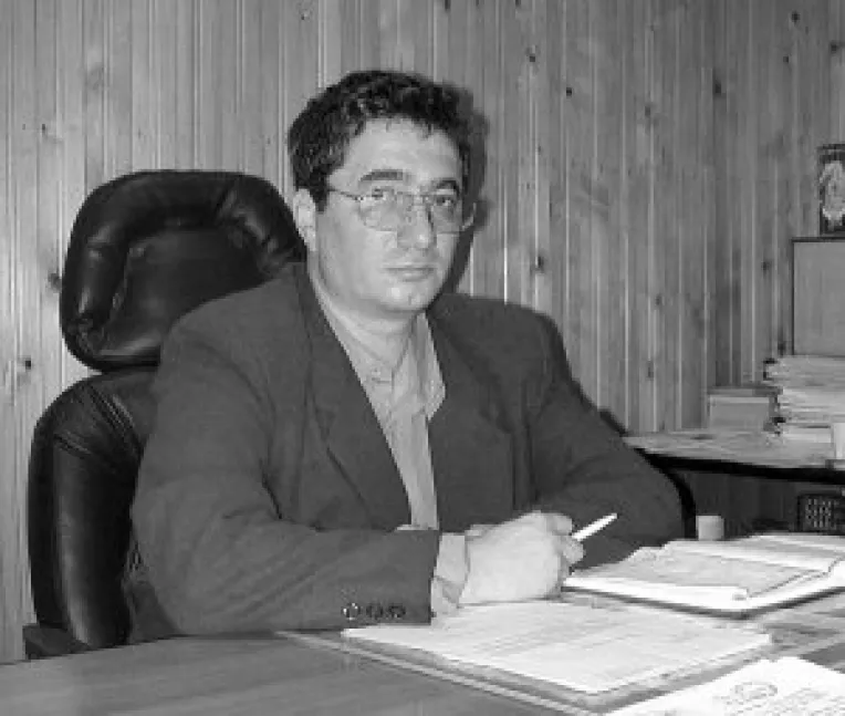 Contracte, abonamente si dureri de cap