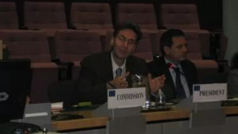 Corespondenta de la Bruxelles. Multilingvismul se muta pe chat