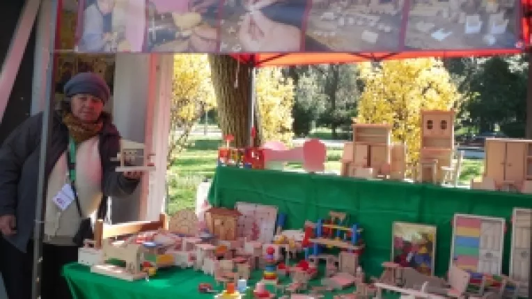 Corneliu Zaharescu, mester popular din Dragoesti, Ialomita: "Din 2012 lucrez jucarii din lemn!"