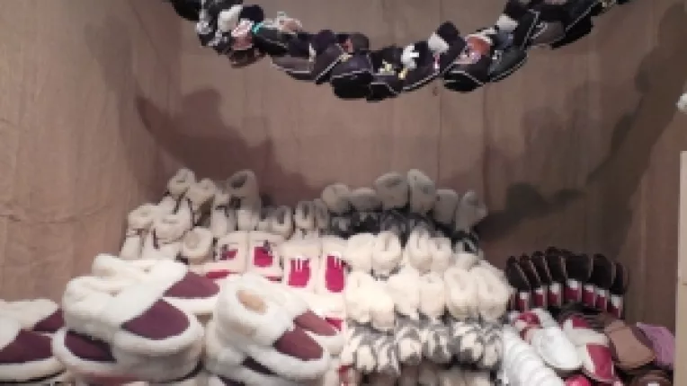 Cosmin Manuel Soare: "Am adus botosi imblaniti si manusi din piele, la targul de Craciun de la Sala Dalles!"