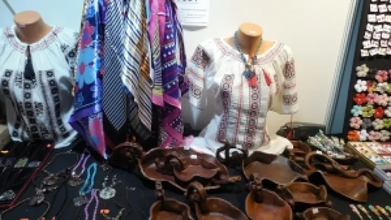 Cosmin Manuel Soare: "Veste din lana si suporturi decorative din lut!"