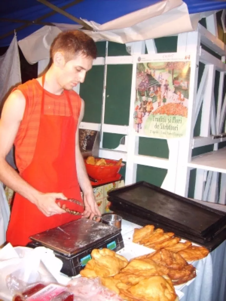 Cozonac Domnesc, la targul de produse traditionale din Parcul Cismigiu