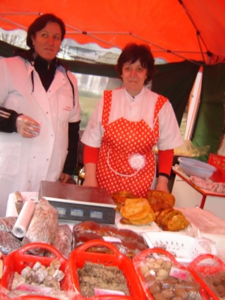 Cozonac Domnesc: "Prajitura din visine si prajitura de dovleac, la MTR!"