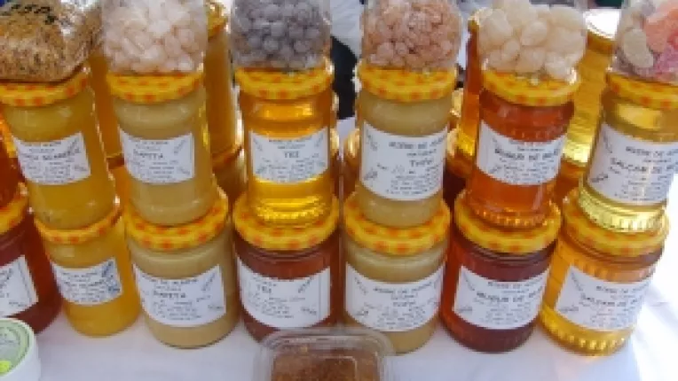 Cozonaci de 20 de kg si cel mai mare ceaun cu mancare de post la targul " Targuieli de primavara" de la Muzeul Taranului