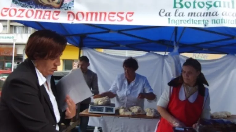 Cozonacul domnesc si gogosile cu branza, la targul de la Piata Amzei
