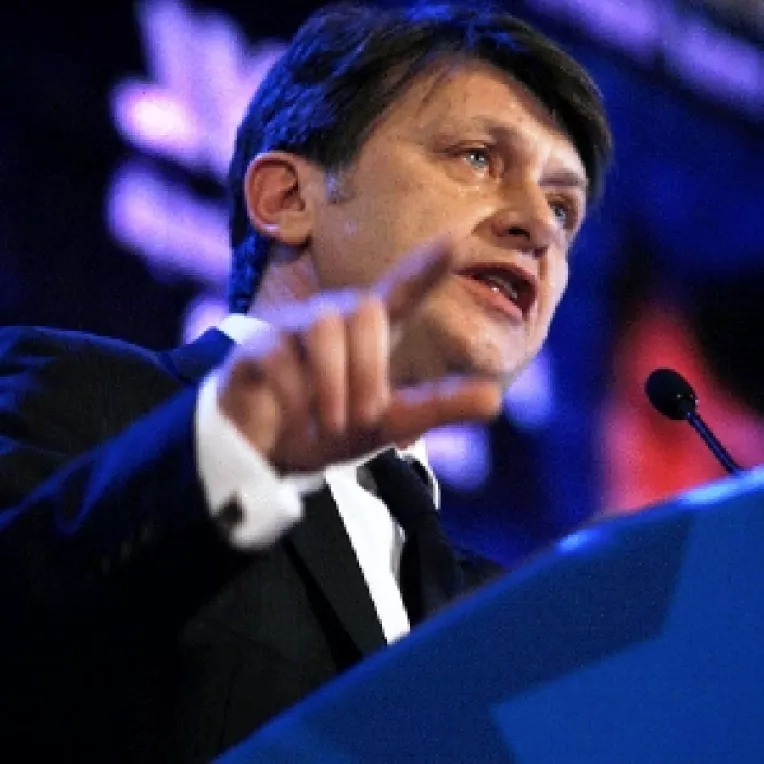 Crin Antonescu: Decizia lui Basescu de a refuza desemnarea lui Klaus Iohannis e iresponsabila si prelungeste criza